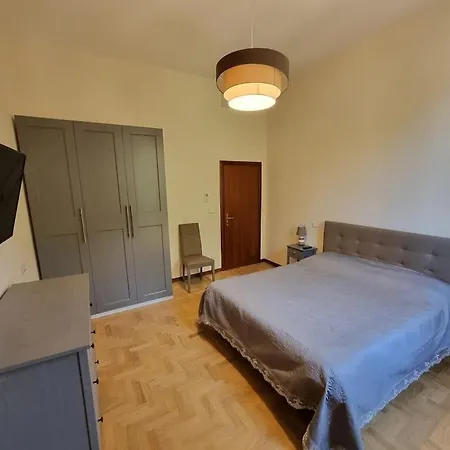 Via Vittorio Veneto Large Independent *