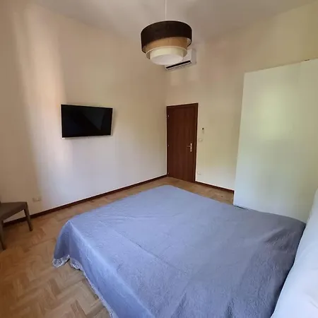 Via Vittorio Veneto Large Independent